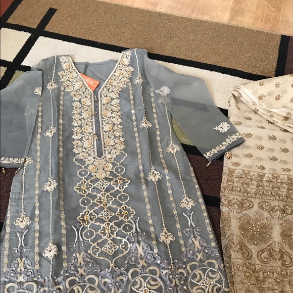 Pakistani designer salwar kameez - Picture 2 of 7